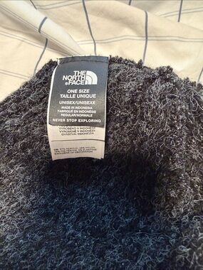The North Face Unisex Fuzzy Beanie - Charcoal